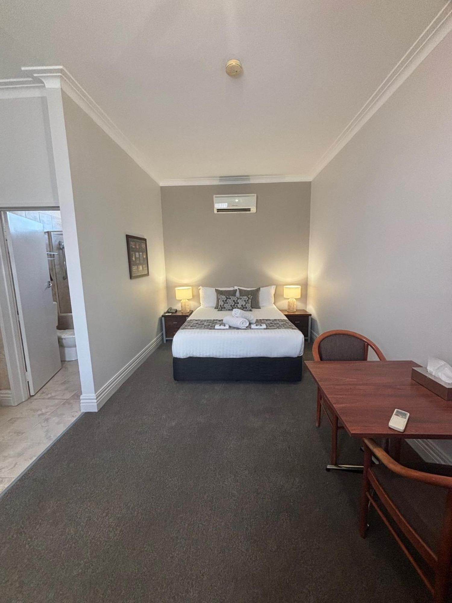 Silver Haven Motor Inn Broken Hill Eksteriør billede