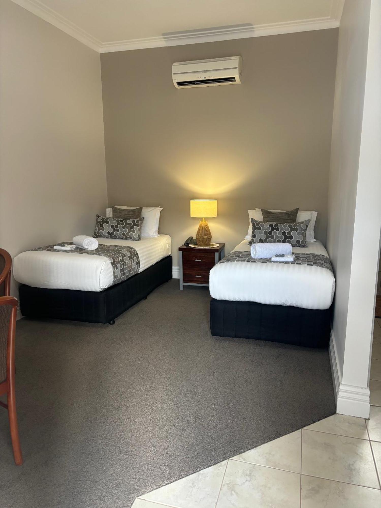Silver Haven Motor Inn Broken Hill Eksteriør billede